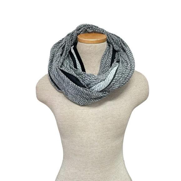 Lululemon Women's Scarf Vest Grey Snaps Arm Holes - Picture 2 of 9